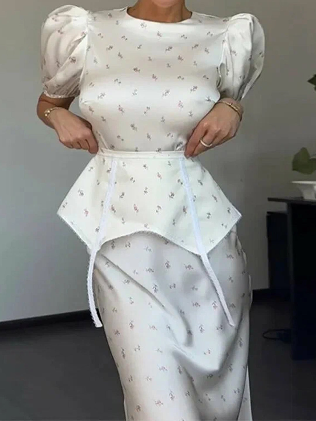 Damen Elegantes Oberteil mit Puffärmeln und verspieltem Taillierungsdetail EB