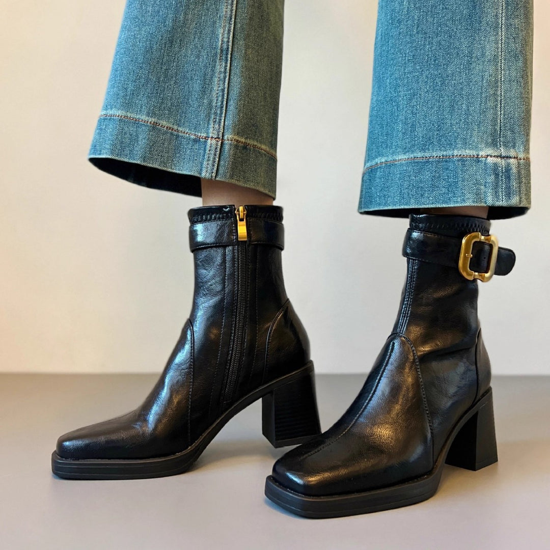 Damen Elegante Stiefeletten mit modischem Schnallenakzent und hohem Blockabsatz EB