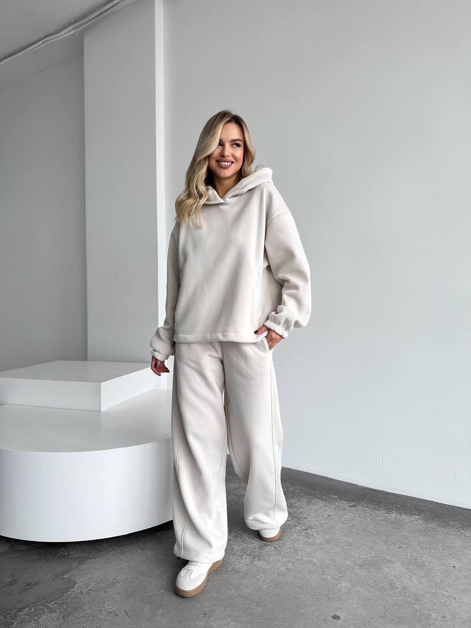 Damen Oversize Loungewear-Set aus schwerem Sweat mit Kapuzenpullover und weitem hochgeschnittenem Jogger EB