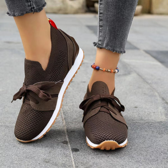 Damen nan gestrickter Slip-On Sneaker mit dekorativer Schnürung, gepolstertem Komfortfußbett und rutschfester Gummiprofilsohle EB