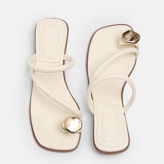 Damen Zehentrenner-Sandalen mit elegantem Riemendesign und goldfarbenem Akzent EB