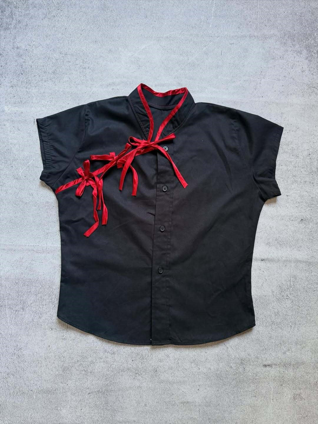 Damen Urbanes Karo-Top mit raffinierten Rüschendetails EB