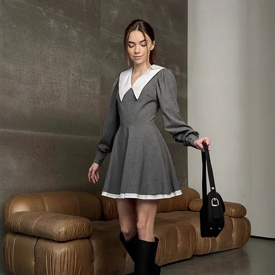 Damen Lässiges Minikleid mit schickem Kragen EB