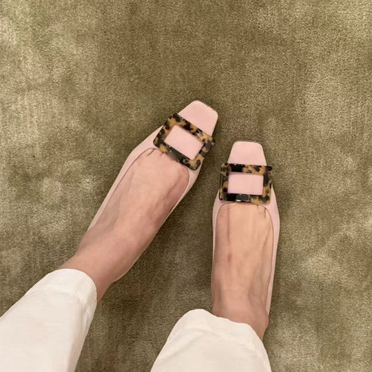 Damen Elegante Pumps mit modischem Blockabsatz und charakteristischem Schließen EB