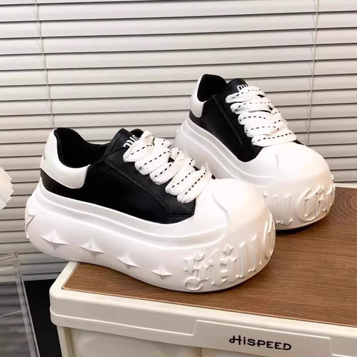 Damen Sneakers mit gesteigertem Plateau-Design und modischer Ziersteppung EB
