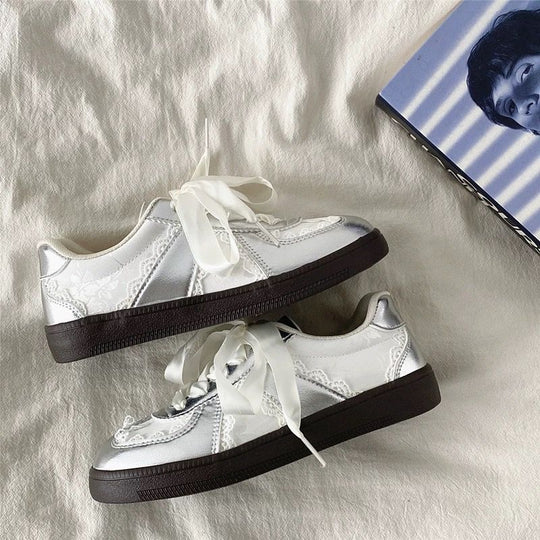 Damen Modische Sneaker mit luxuriösem Spitzen-Design und auffälligen Schleifen EB