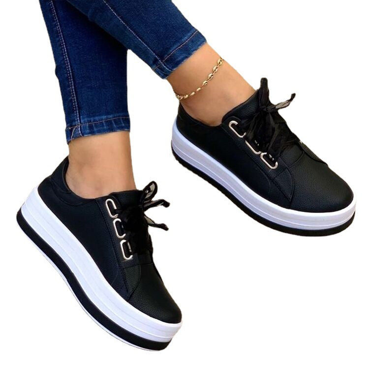 Damen Plateau-Sneaker mit elegantem Metallic-Finish und modischem Schnürsystem EB