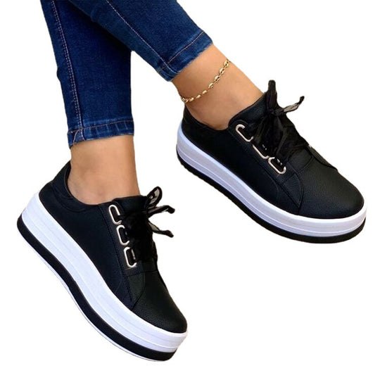 Damen Plateau-Sneaker mit elegantem Metallic-Finish und modischem Schnürsystem EB