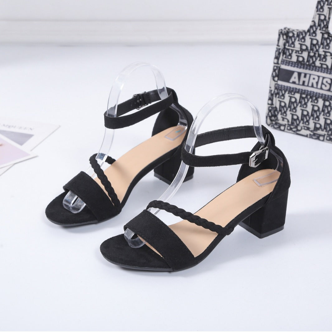 Damen Blockabsatz Sandalen mit transparenten Riemen und geflochtenem Detail EB