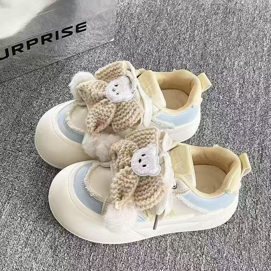 Damen Mode Sneaker mit verspieltem Design und kuscheligem Detail EB