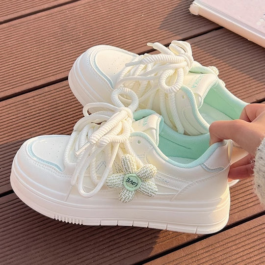 Damen Trendige Sneakers mit blumigen Akzenten und dämpfender Sohle EB