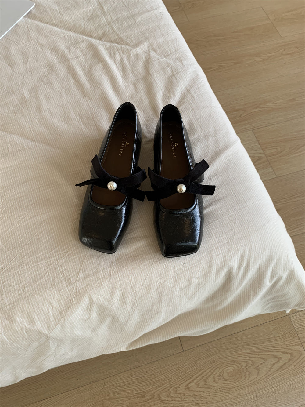 Damen Elegante Slipper mit eleganter Schleife und Perl-Details EB