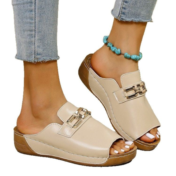 Damen komfortable Pantoletten mit dekorativem Riemen und ergonomischer Sohle EB