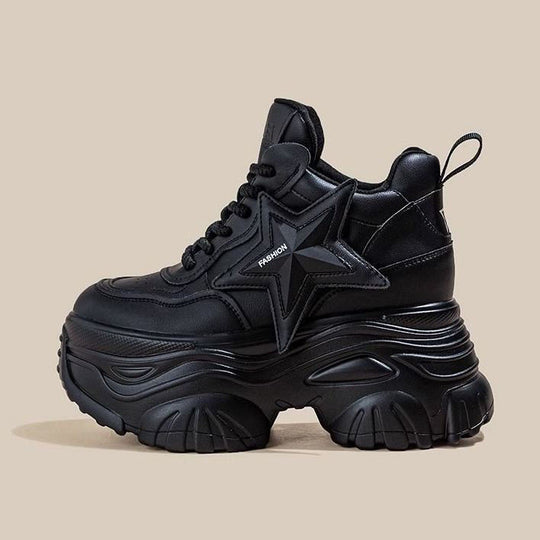 Damen Sportliche Plateau-Sneaker mit markantem Sternapplikation EB