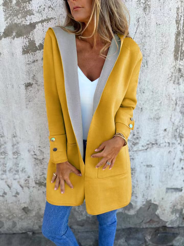 EB | Strickjacke mit Kapuze Weiche Strickware Lockere Passform Kontrastbesatz Taschen