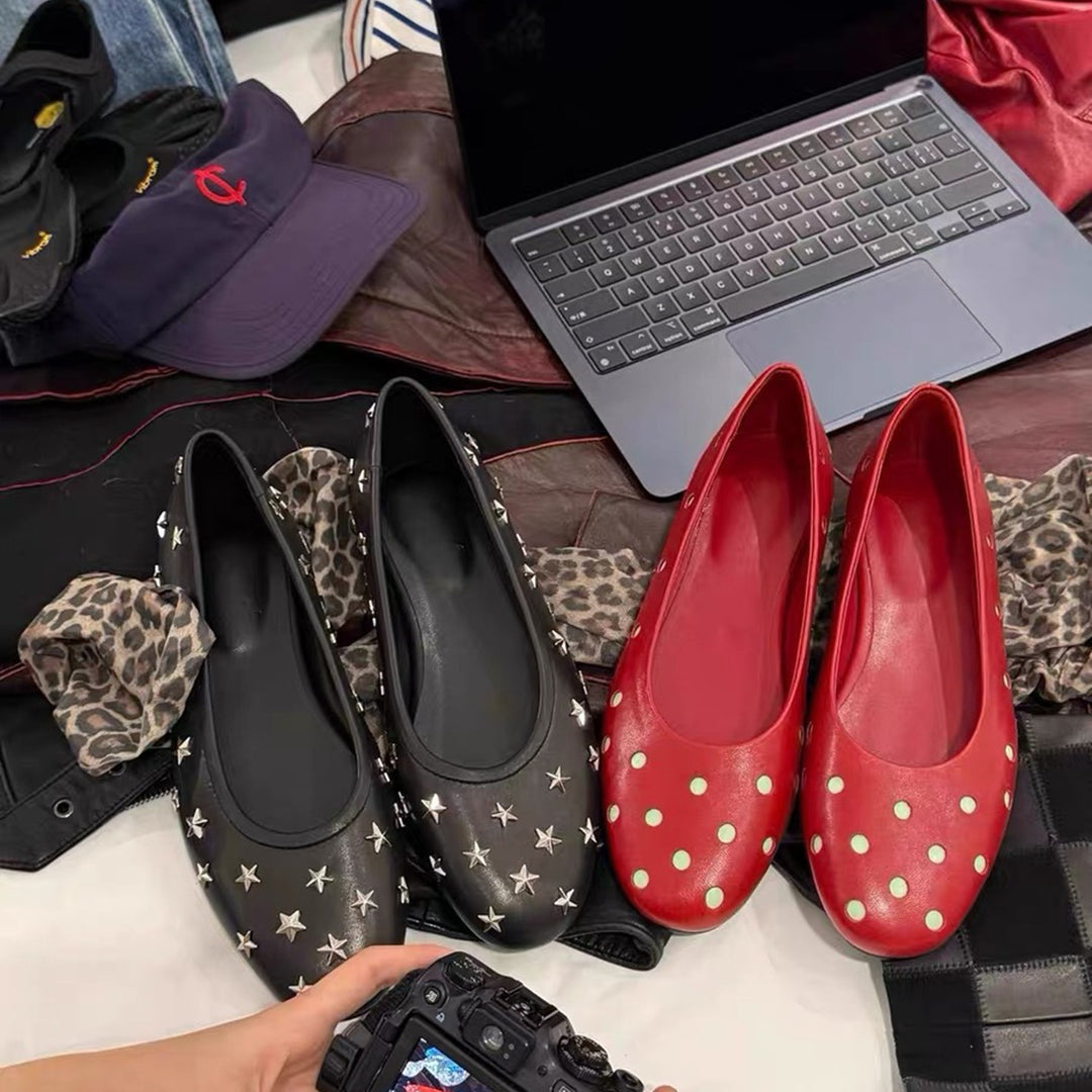 Damen Ballerinas mit luftiger Lochmusterung und trendigen Punkten EB