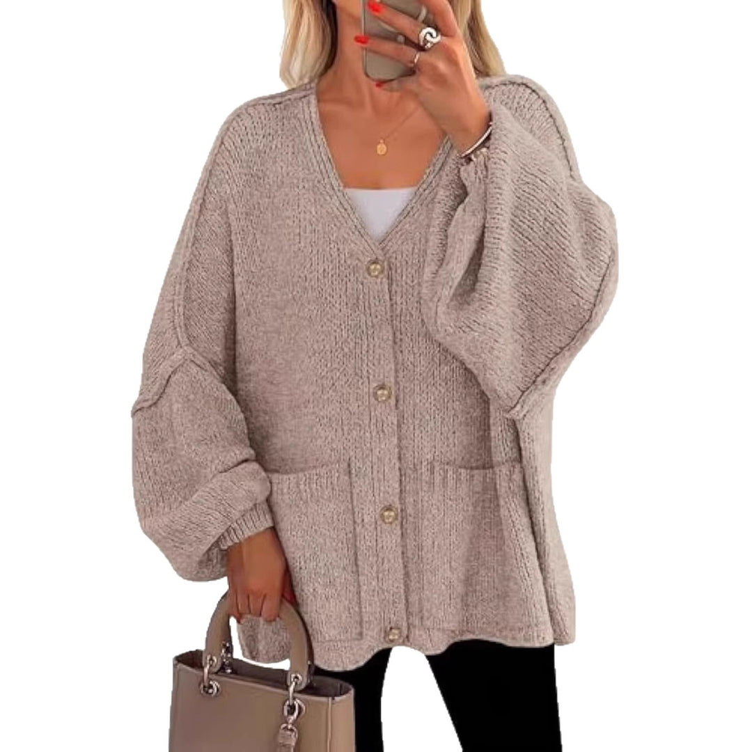 Damen Oversize Strickcardigan mit V-Ausschnitt, goldenen Zierknöpfen und aufgesetzten Taschen EB