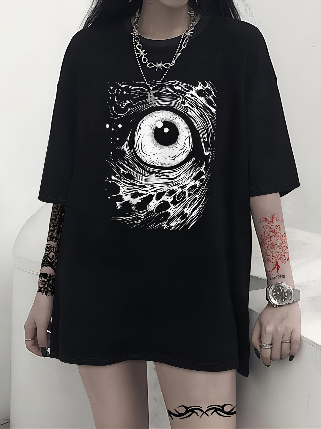 Damen T-Shirt mit künstlerischem Skelettmotiv und einzigartigem Druck EB