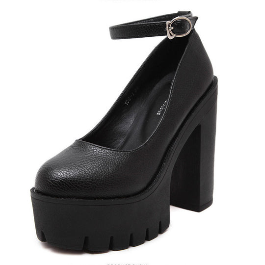 Damen Plateau-Pumps mit eleganter Doppelriemenführung und rutschfester Sohle EB