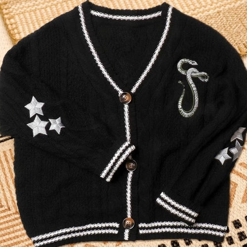 Damen nan gestrickte College-Cardigan mit Zopfmuster, V-Ausschnitt, kontraststreifen und gestickten Applikationen EB