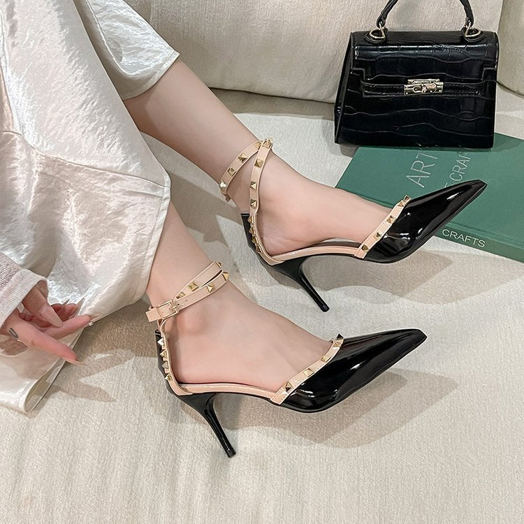 Damen Elegante Pumps mit transparentem Riemen und dekorativen Nieten EB