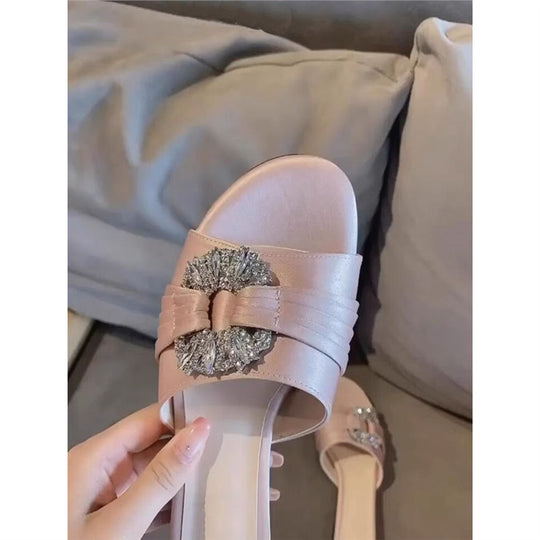 Damen Elegante Mules mit funkelndem Schmuckdetail EB