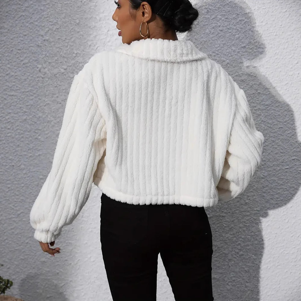 Damen Fluffy Overshirt im Couture-Stil mit Taschen EB