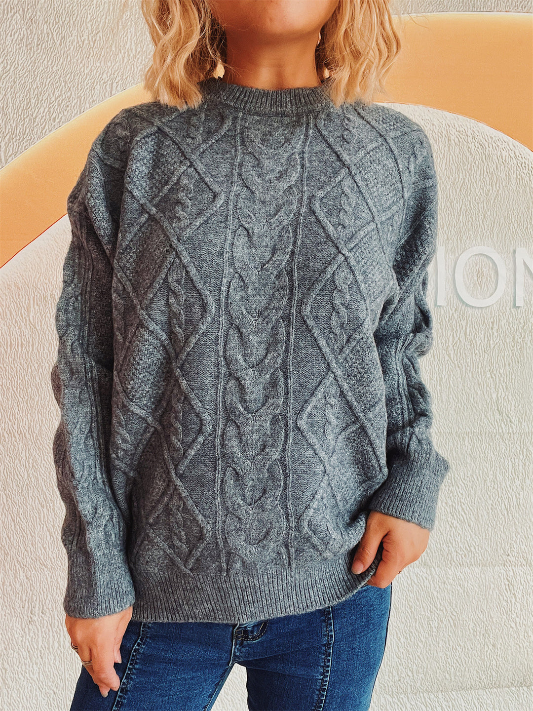 Damen Grobstrickpullover mit elegantem Zopfdesign und lässigem Schnitt EB