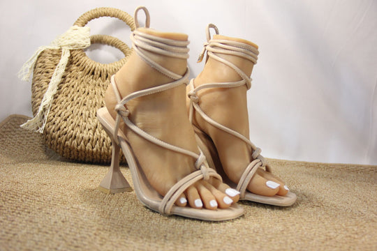 Damen High-Heel Sandalen mit modernen Schnürdetails und eleganter Absatzhöhe EB