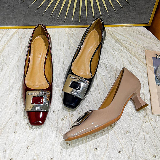 Damen Hochfront-Pumps mit blockiertem Absatz und stilvollem Schmuckelement EB
