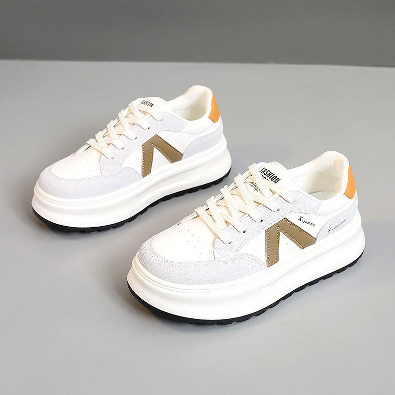 Damen sportive Sneaker mit dämpfendem Sohlenprofil und stylischem Dekorelement EB