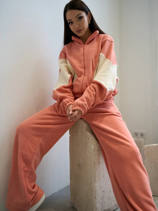 Damen oversized Reißverschluss-Fleecejacke mit Paneel-Details und weiter High-Waist-Loungehose Eichborn Berlin