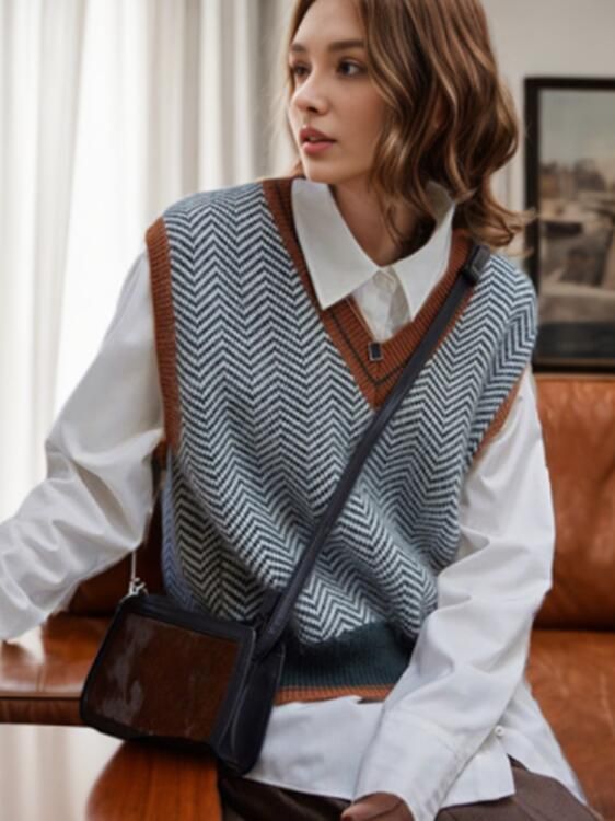 Damen Strickpullover mit V-Ausschnitt und modernem Zickzackmuster EB