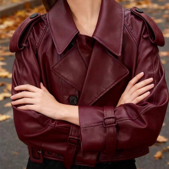 Damen nan cropped Kunstleder-Trench mit Schulterklappen, taillierendem Gürtel und verstellbaren Manschetten EB