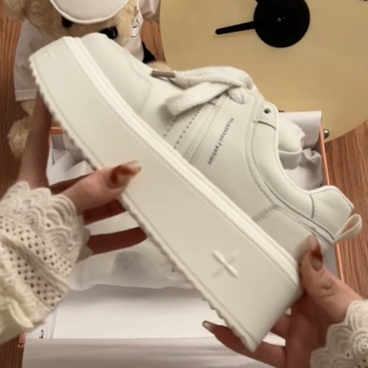 Damen Chunky Sneakers mit stabiler Plateau-Sohle und atmungsaktivem Obermaterial EB
