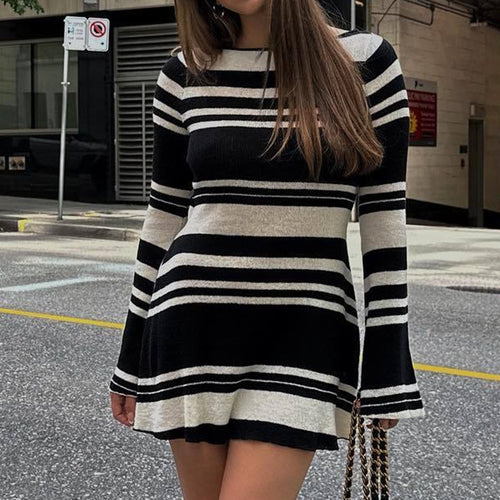 Damen trendiges Strickkleid mit lässigem Schnitt und modischen Ärmelakzenten EB