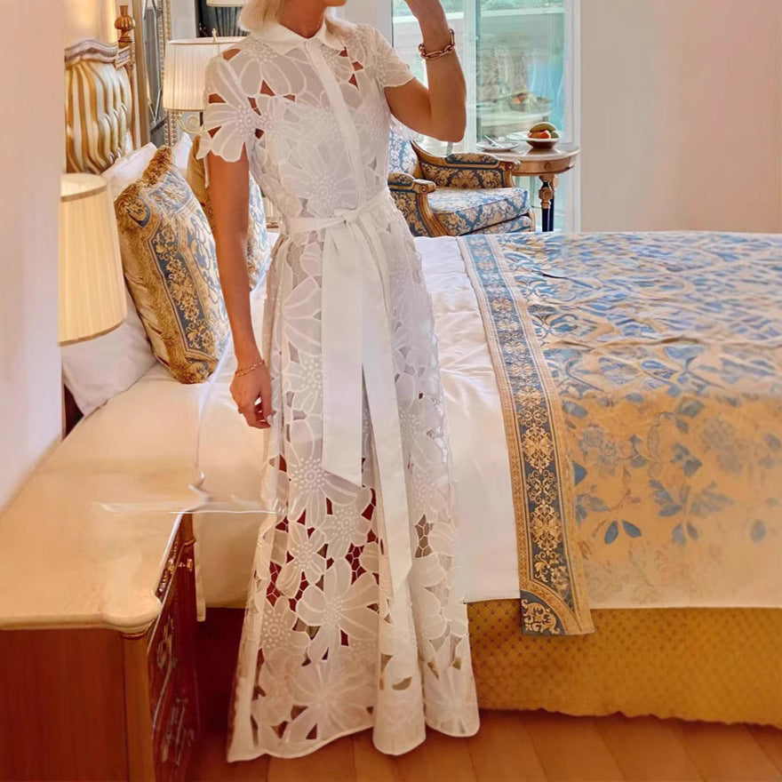 Damen nan langes Spitzenkleid mit Hemdblusenkragen, floraler ausgeschnittener Spitze und Bindegürtel EB