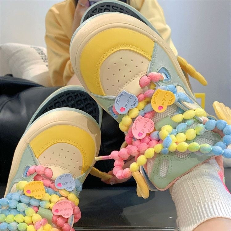 Damen Stylische Sneakers mit verspielten Applikationen und farbenfrohen Details EB