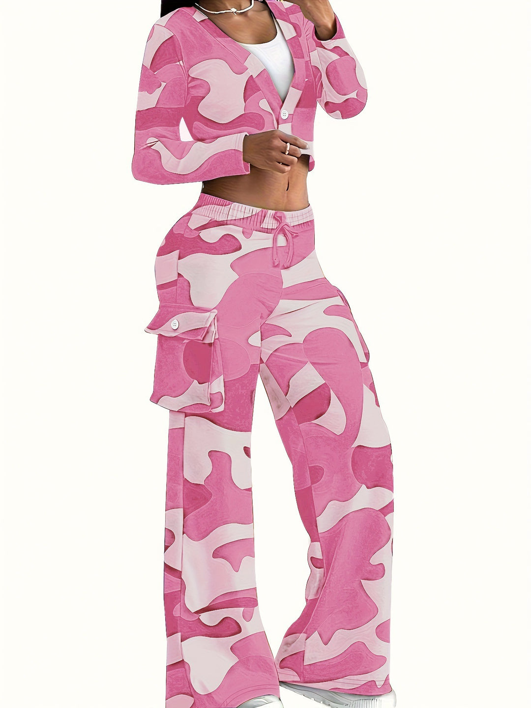 Damen Freizeit-Kombination mit modernen Cargohosen und offenem Blazer EB