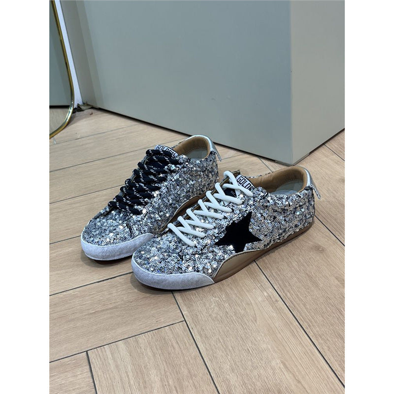 Damen Sneaker mit glitzerndem Obermaterial und kontrastierenden Schnürsenkeln EB
