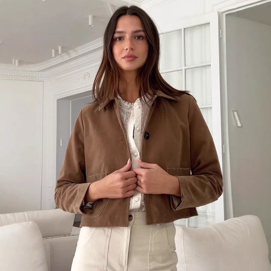Damen modische Kurzjacke mit hochgeschlossenem Kragen und praktischen Taschen EB