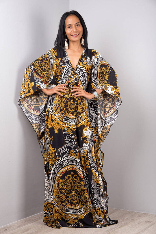 Damen Maxikleid mit kunstvollem Pfauenmuster und seitlichen Schlitzen Heidi Mode