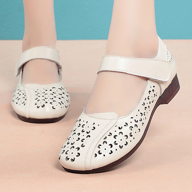 Damen Komfortable Mary Jane Ballerinas mit dekorativen Blumenperforationen und verstellbarem Riemen EB
