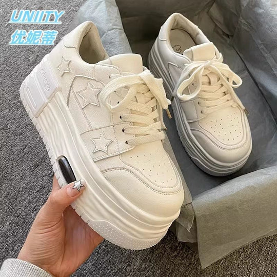 Damen Sneakers mit modischem Sternenmuster und hochwertiger Sohle EB