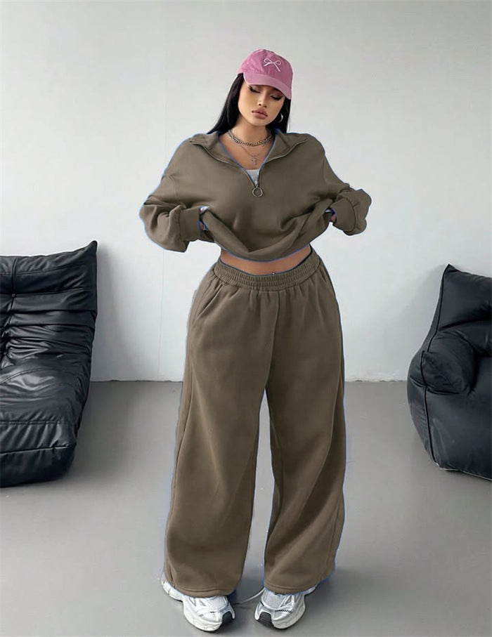 Damen Samt-Cropped-Ziphoodie und weit geschnittene High-Waist Palazzo-Jogginghose Eichborn Berlin