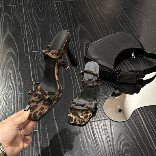 Damen elegante High Heel Sandalen mit modischem Riemendesign EB