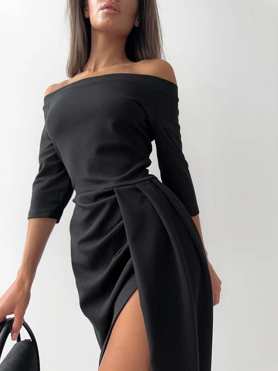 Damen Off-Shoulder Kleid mit asymmetrischem Schnitt und Drapierung EB