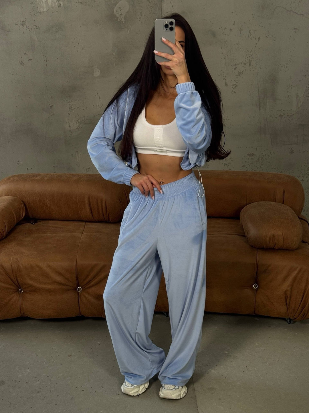 Damen weites Lounge-Set mit Cropped Zipjacke und High-Waist Relaxhose Eichborn Berlin