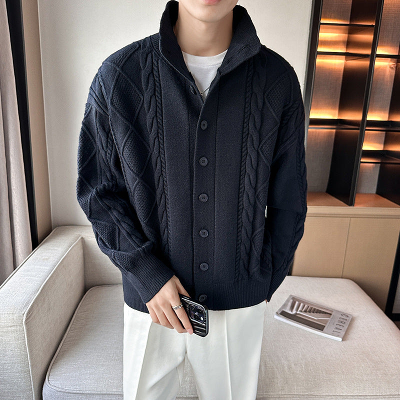 Herren Grobstrickpullover mit modernem Stehkragen und Knopfleiste EB