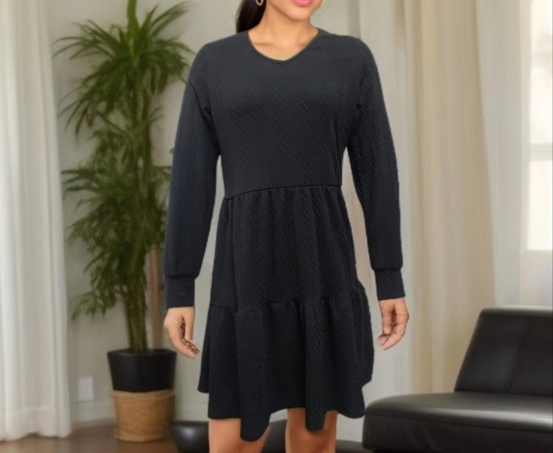 Damen lässiges Strickkleid mit voluminösem Saum und V-Ausschnitt EB